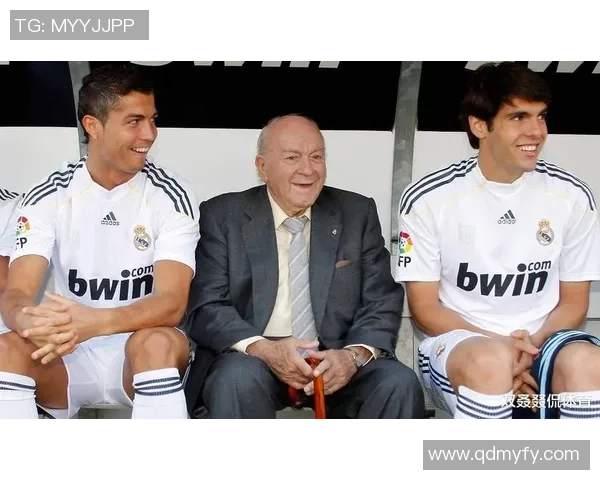 皇马足球队现役球星盘点与历史传奇球员对比分析 皇马足球队现役球星盘点与历史传奇球员对比分析