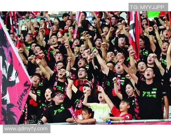 球星挂件随足球旋转展现激情运动之美点亮球迷热爱瞬间 球星挂件随足球旋转展现激情运动之美点亮球迷热爱瞬间